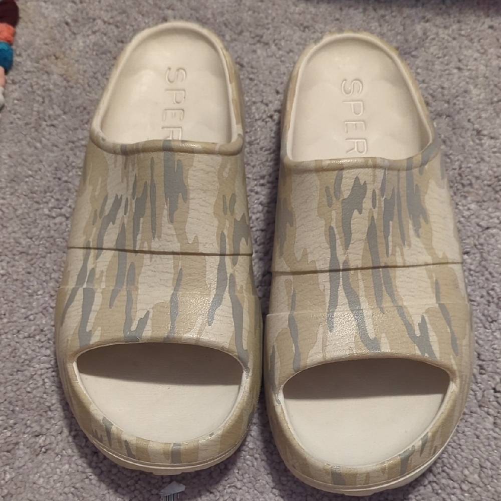 Man Sperry Topsider Tan and Gray Sandals with Artistic Design